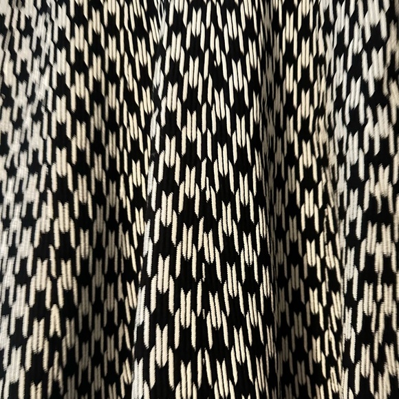 Ann Taylor Skirt - black and white knit, stretch fabric with thick waist band. - Picture 5 of 5